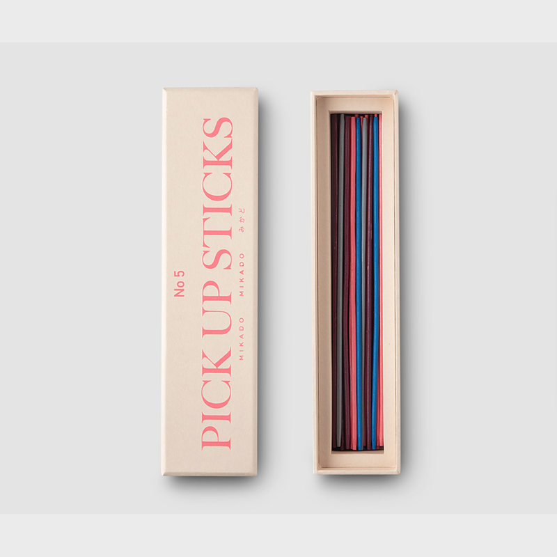 Printworks Pick up Sticks - Classic Test your friends and family skills Perfect decor for your living room thanks to the new design